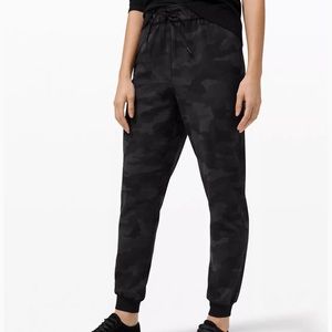 Lululemon On The Fly Jogger - Black/Grey Camo(old version the Stretch High Rise)